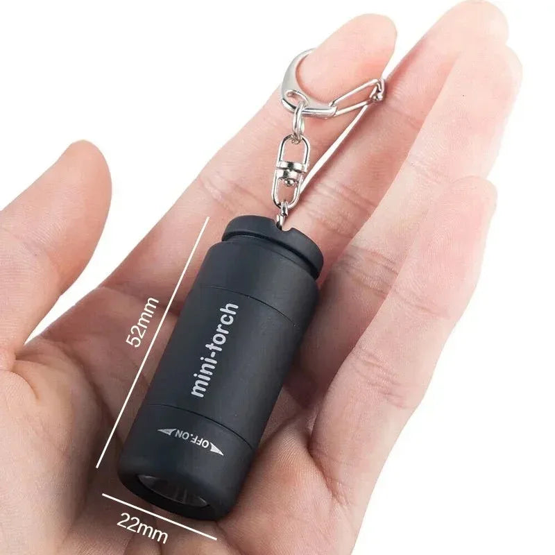 Mini lampe de poche USB rechargeable sur porte-clés