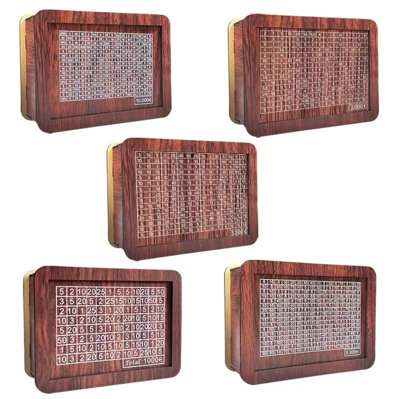 Un ensemble de tirelires ou boîtes d'épargne en bois réutilisables aux différents designs et tailles.