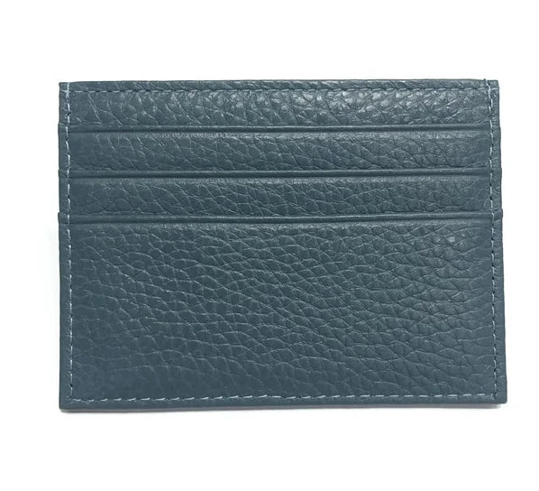 Porta tarjetas de cuero genuino azul oscuro delgado con costuras horizontales.
