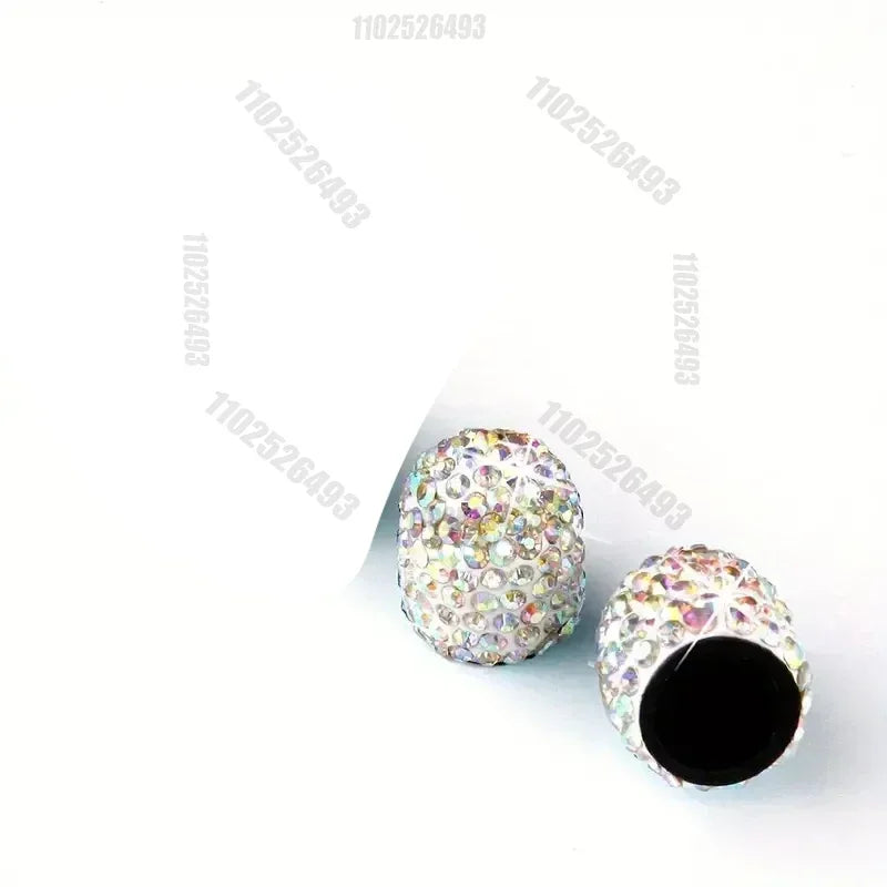 Ein Set von Kristall-Diamant-Felgdichtungsstopfen mit glitzerndem, irisierendem Finish.