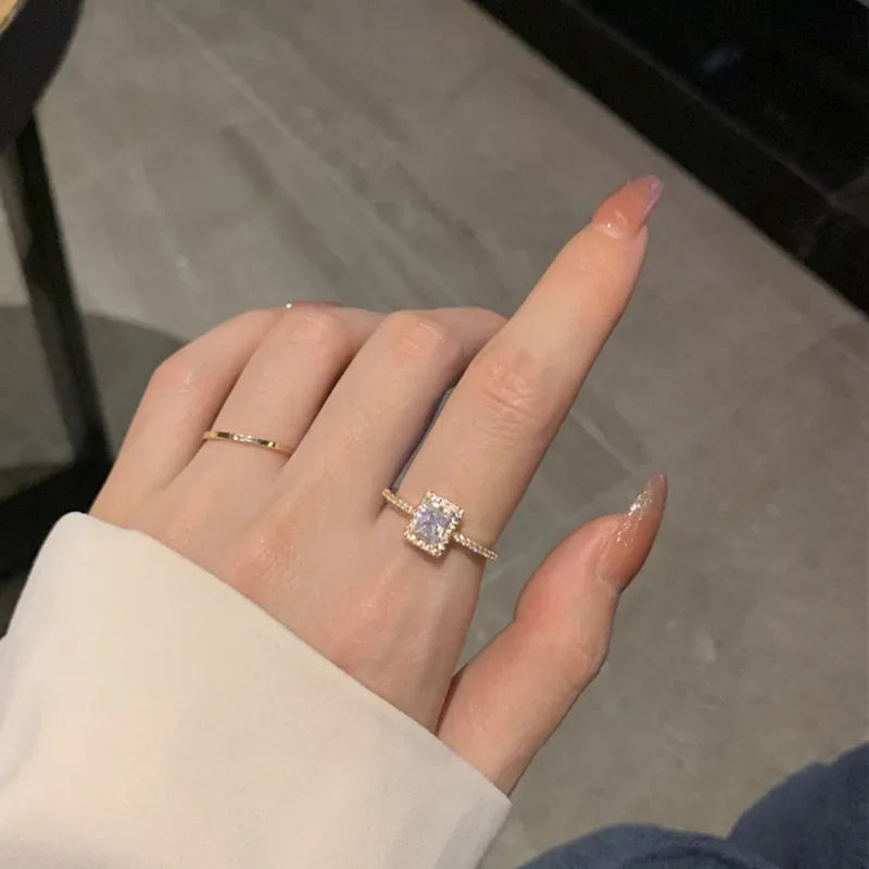Bague géométrique classique en zircon avec bande ajustable ouverte