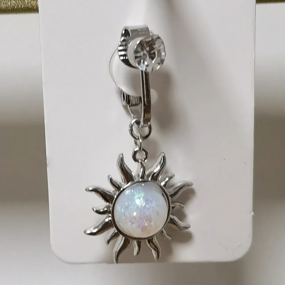 Anillo para ombligo de mariposa plateado con gema de circonita rosa.