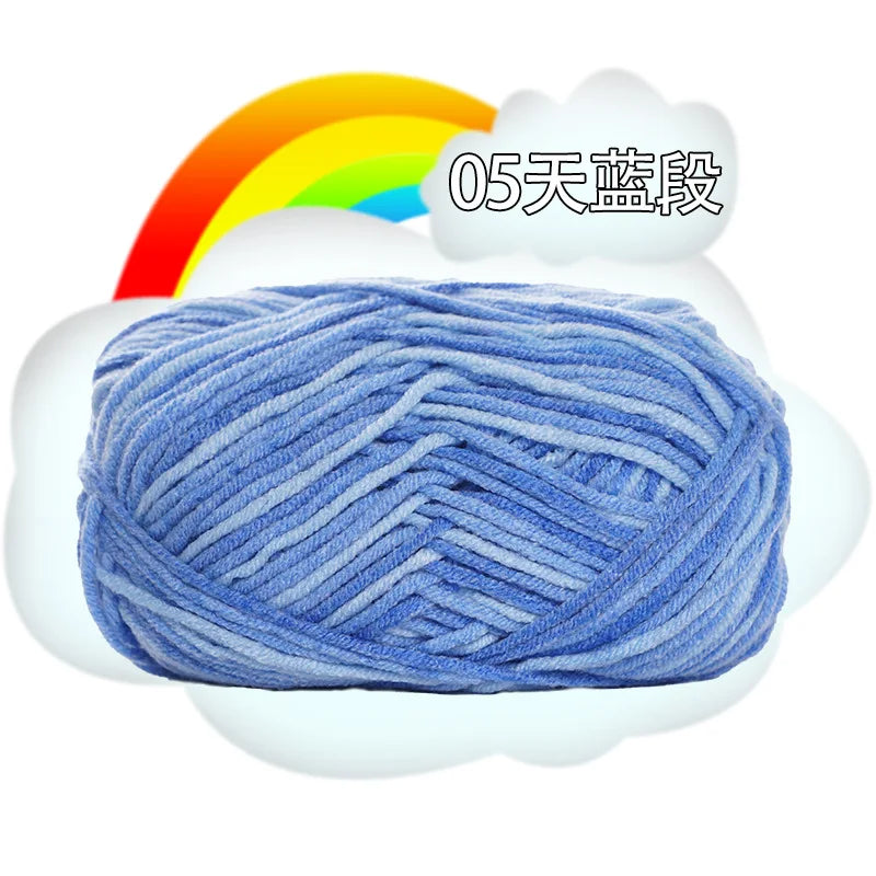 A ball of blue milk cotton blend yarn with a rainbow graphic and the text 05天盛绿.