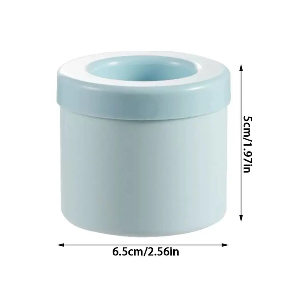 Moule à glaçons en silicone bleu clair réutilisable avec ouverture circulaire.