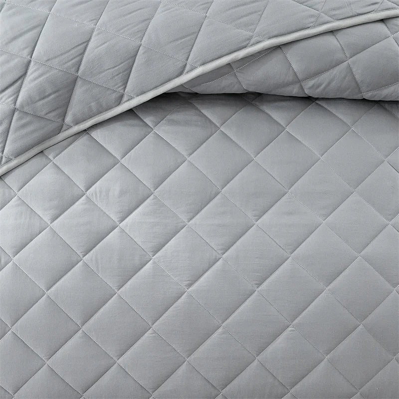 Lightweight Quilted Bedspread Set with Cloud Pattern