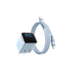 Un chargeur intelligent bleu clair avec un câble, conçu pour une charge rapide des appareils.