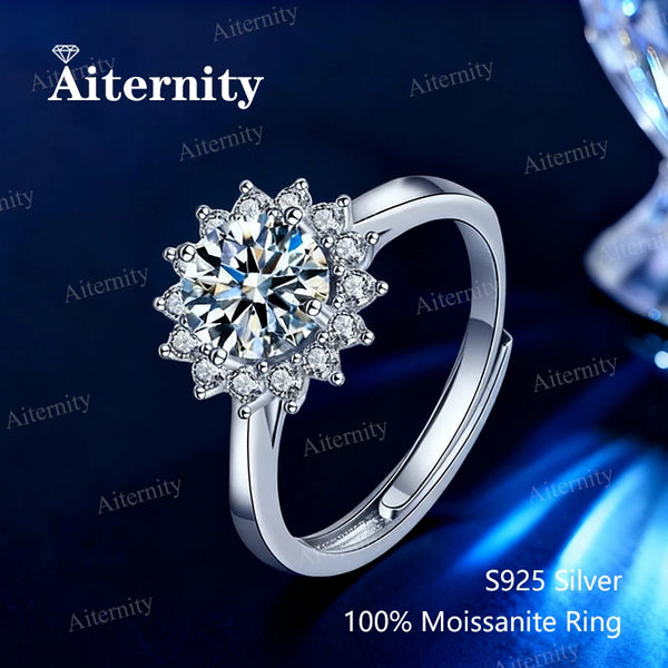 Anillo solitario con piedra clara brillante en banda de plata, hecho con 100% Moissanita.