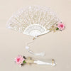 Vintage spanische Flamenco-Rose-Spitze-Handventilator mit rosa Rosen und goldenen Akzenten