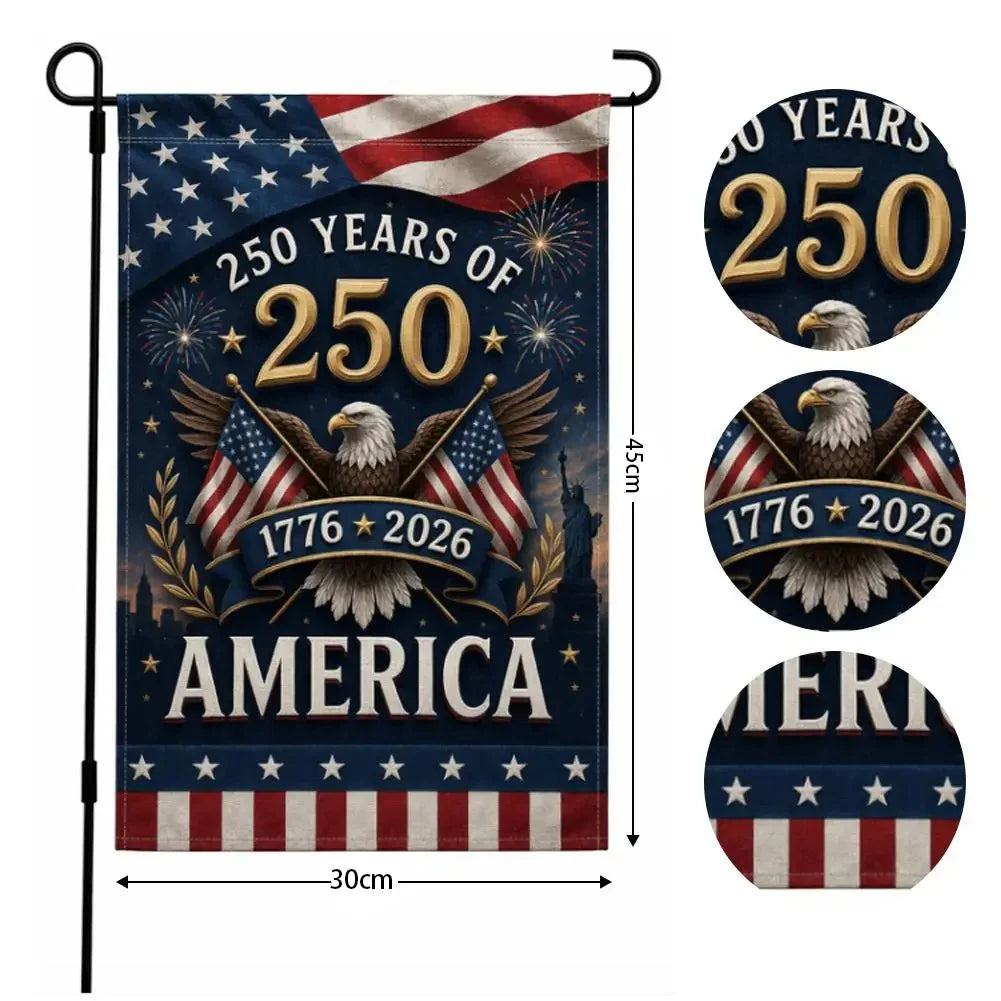 علم أزرق داكن يحمل نص 250 عاماً من أمريكا والسنوات 1776 إلى 2026 مع تصميم نسر.