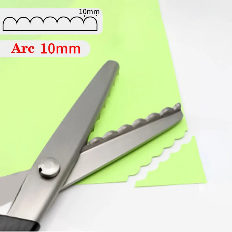 Stainless steel pinking shears with a 10mm arc marked on a green background.