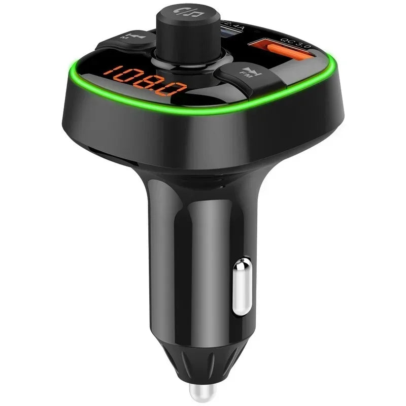 Chargeur de voiture Bluetooth FM noir avec doubles ports USB affichant 108.0