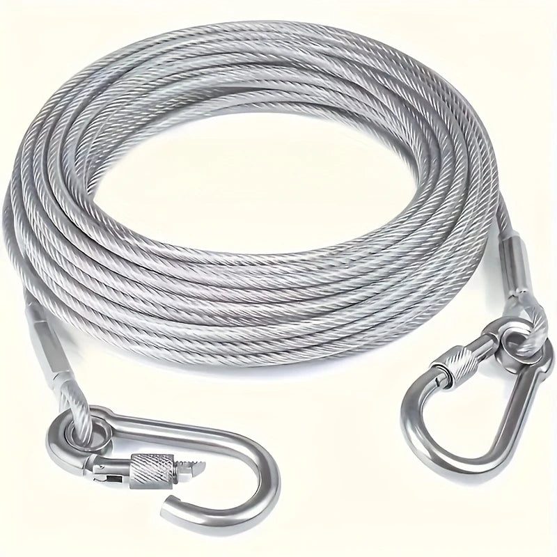 Spule aus Edelstahl-Kleinenleine mit Metallklemmen und Haken.