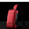 Bolso cruz de señuelo rojo para hombre multifunción y antirrobo, mostrado contra fondo negro.
