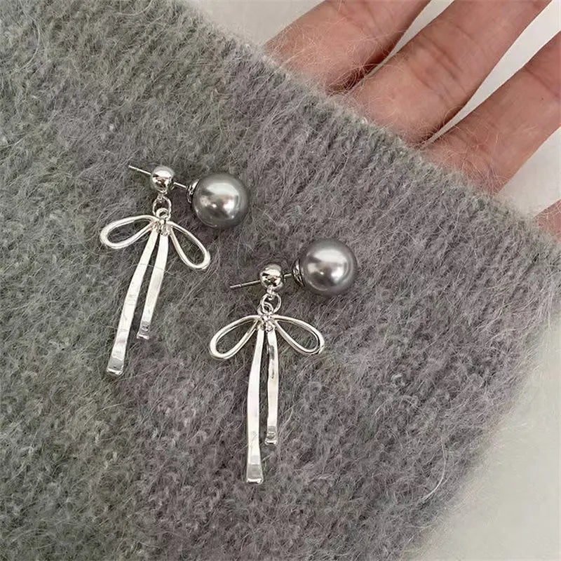 Graceful Bowknot Choker with Gray Pearl Pendant