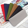 Colección de cinco estuches protectores para gafas de cuero PU en rojo, azul marino, verde oliva, beige y negro sobre un fond
