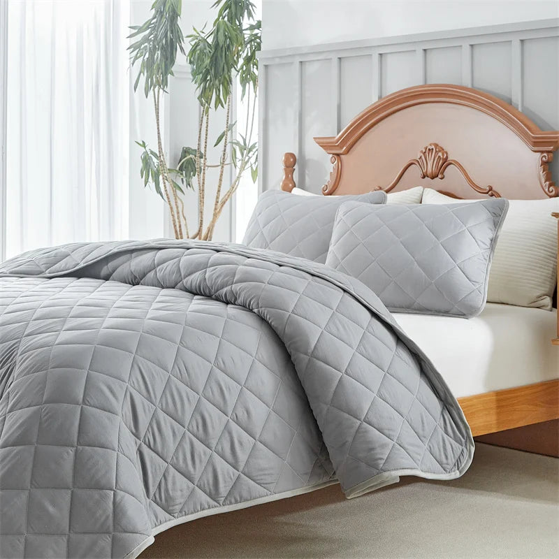 Lightweight Quilted Bedspread Set with Cloud Pattern