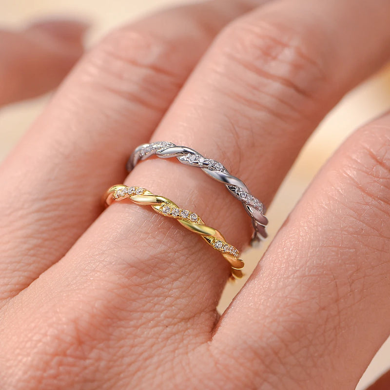 Anillo de Eternidad Retorcido con Circonia Cúbica
