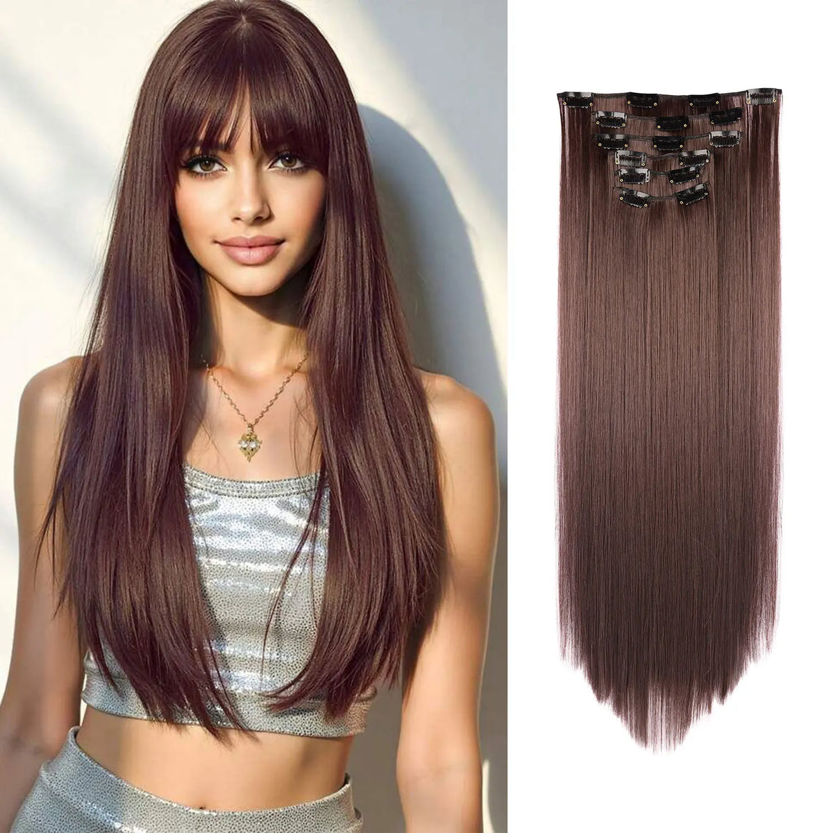 Un modèle montre un paquet d'extensions de cheveux clip-in longes, droites et brun foncé avec une pince décorative.