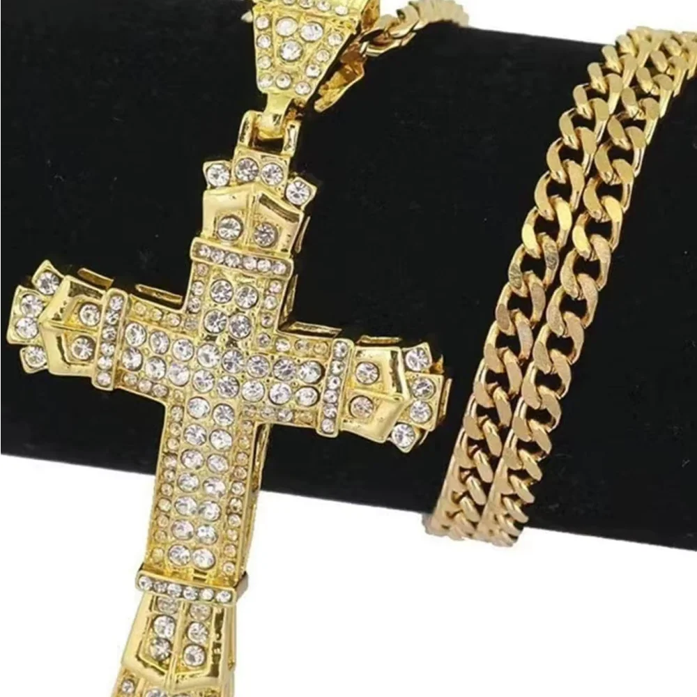 Collier Pendent Croix en Strass Élégant