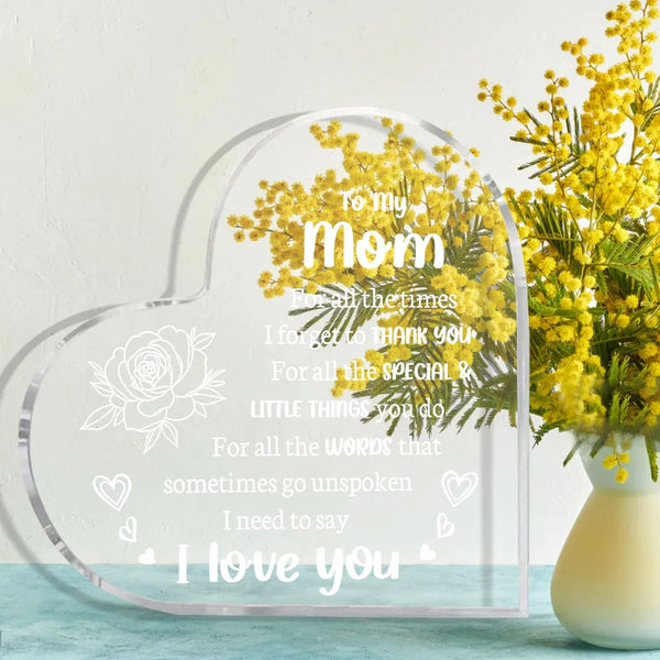 قلب أكريليك شفاف مع تصميم زهري وعبارة أحبك