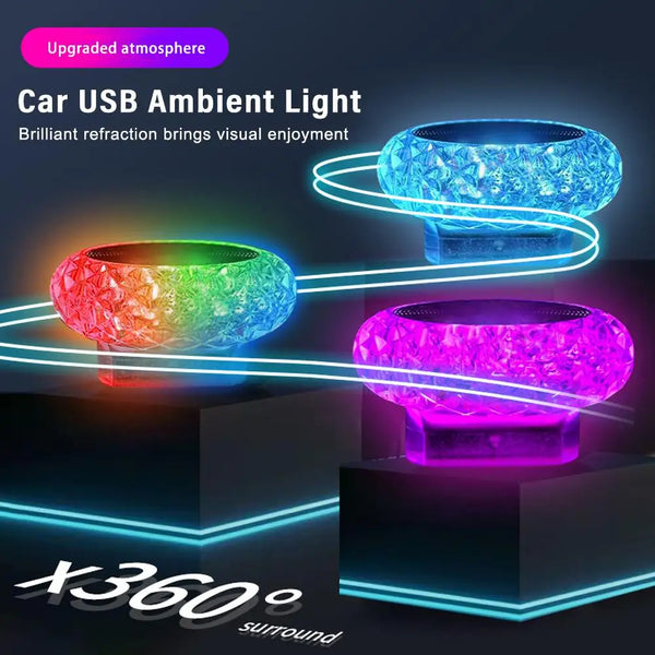 Buntes Auto mit USB-Ambienteslicht in verschiedenen Blau-, Grün- und Violetttönen.