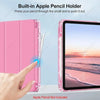 Une coque protectrice rose et scintillante avec emplacement pour crayon, à côté d'un iPad affichant un coucher de soleil.
