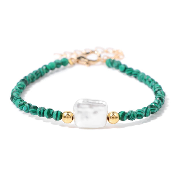 Pulsera de cuentas de piedra natural con piedras verdes y blancas y cierre ajustable de cordones.