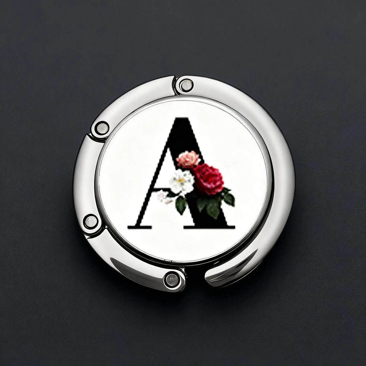 Silberner Briefhaken mit dem Buchstaben A und einem floralen Design eingeprägt