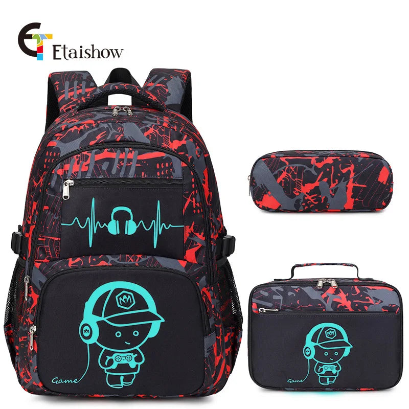 Schwarze und rote Graffiti-verzierten Rucksack mit Grafik eines Gaming-Headsets.