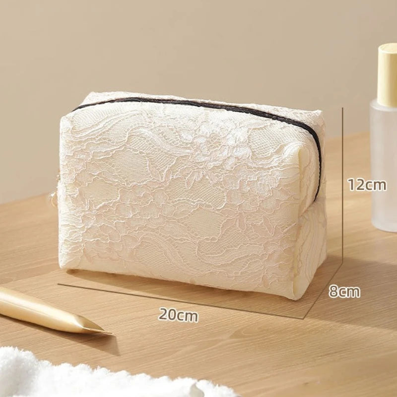A rectangular white lace mesh makeup bag is shown on a wooden surface with dimension lines.
