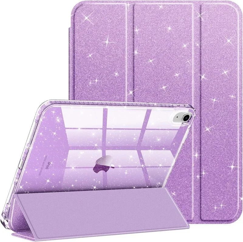 Coque de protection violette et pailletée pour iPad, avec une housse assortie et une pochette séparée.