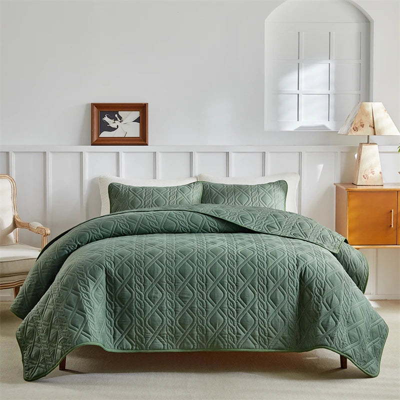 Lightweight All-Season Quilted Bedding Set with Pillow Shams