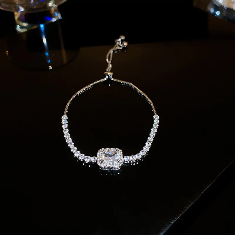 Rhinestone Round Clasp Bracelet
