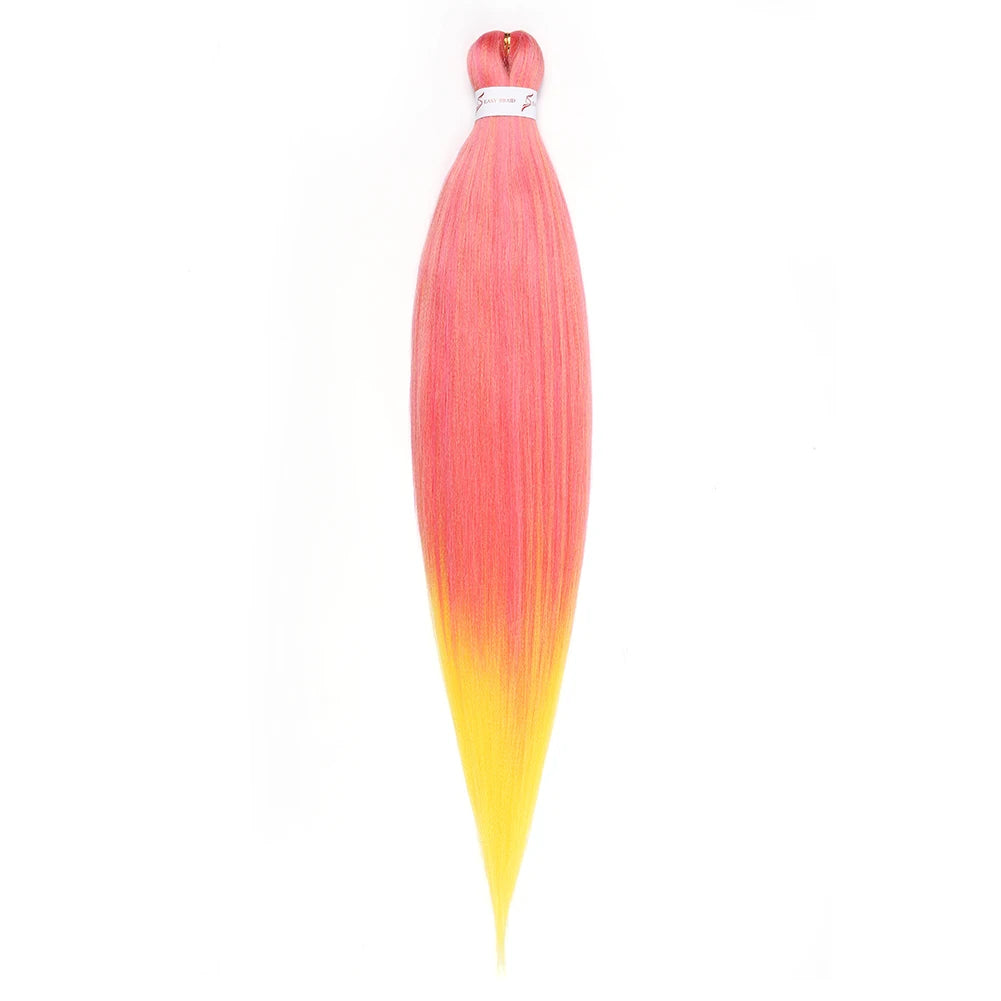 Vorgestreckte Ombré-Flecht-Haarerweiterungen mit einem Farbverlauf in Pink und Gelb.