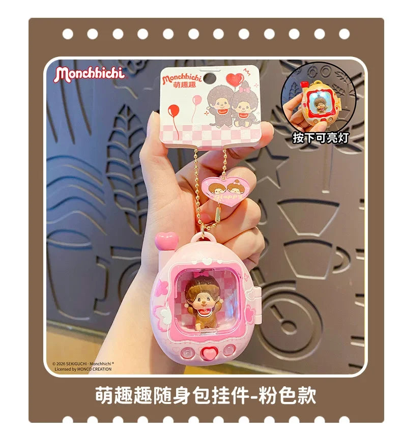 Un sac à dos rose en dessin animé avec une clé USB lumineuse est montré, à côté d'une petite version du produit.