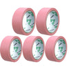 Seis rollos de cinta de enmascarar rosa con película plástica transparente visible, vistos de lado.