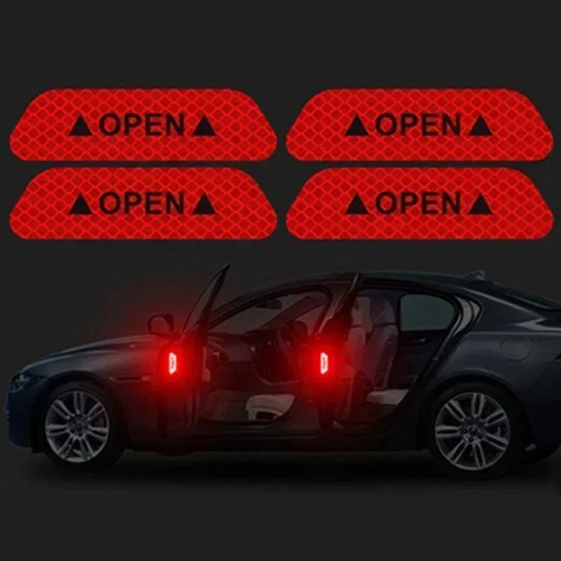 Cuatro calcomanías reflectantes para la seguridad de las puertas del coche, mostrando los estados abierto y cerrado.
