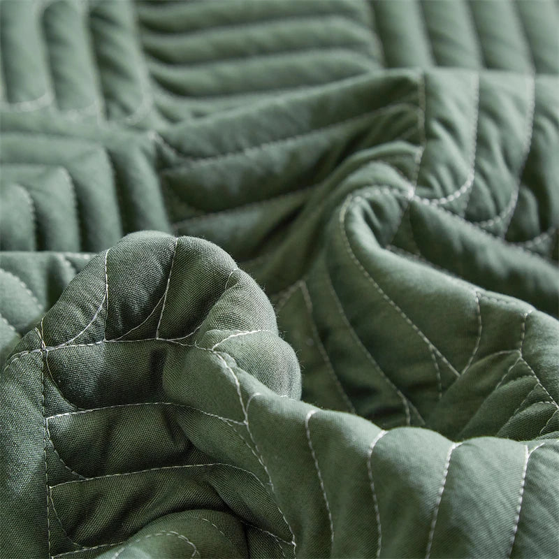 Lightweight All-Season Quilted Bedding Set with Pillow Shams