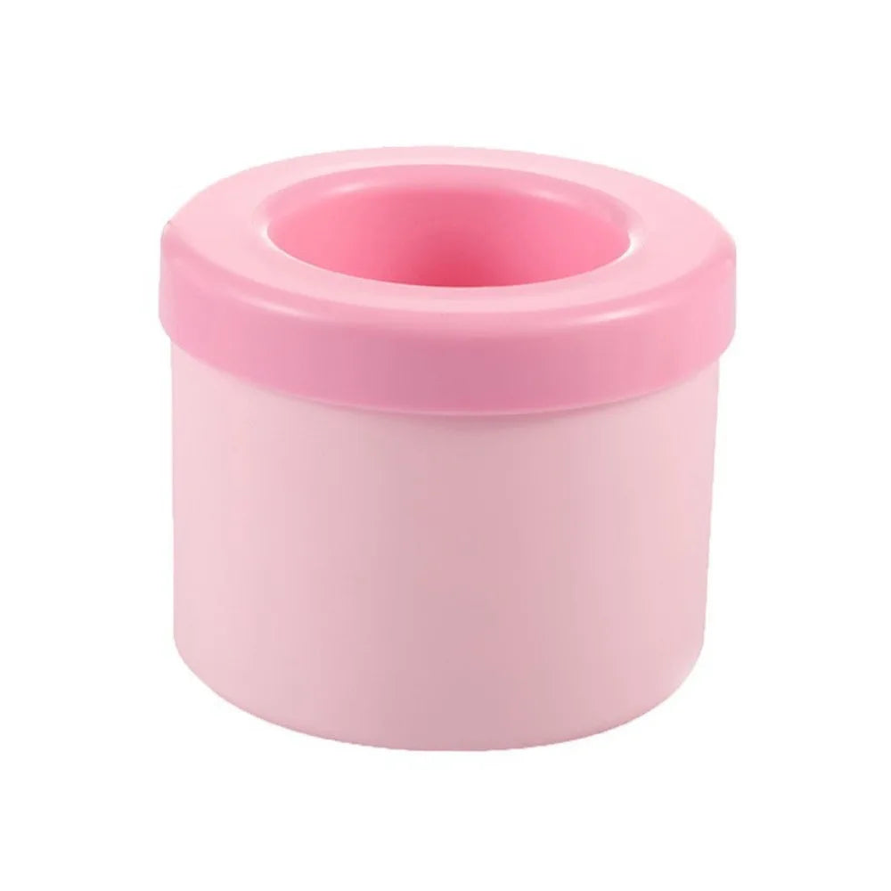 Moule à glaçons en silicone rose réutilisable avec cavité circulaire.