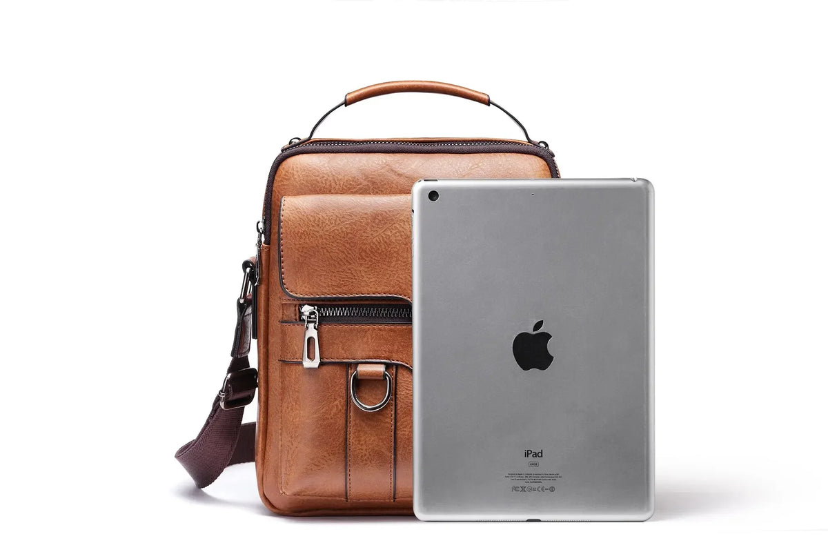 Braune Vintage-PU-Leder-Crossbodytasche mit Lederriemen und silbernem iPad