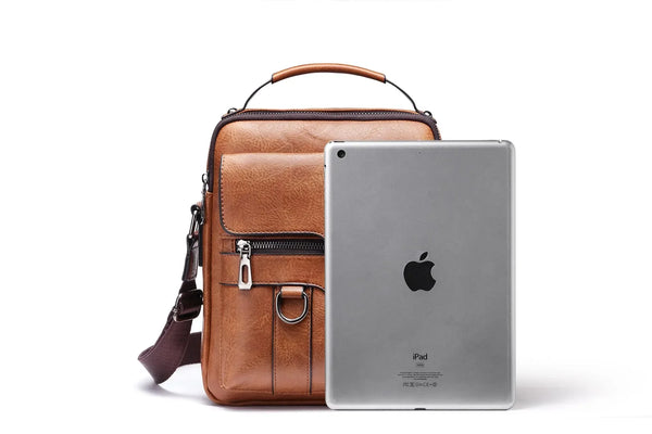 Braune Vintage-PU-Leder-Crossbodytasche mit Lederriemen und silbernem iPad