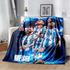 Große blau-weiße Fußballspieler-Decke mit Lionel Messi und anderen Fußballspielern.