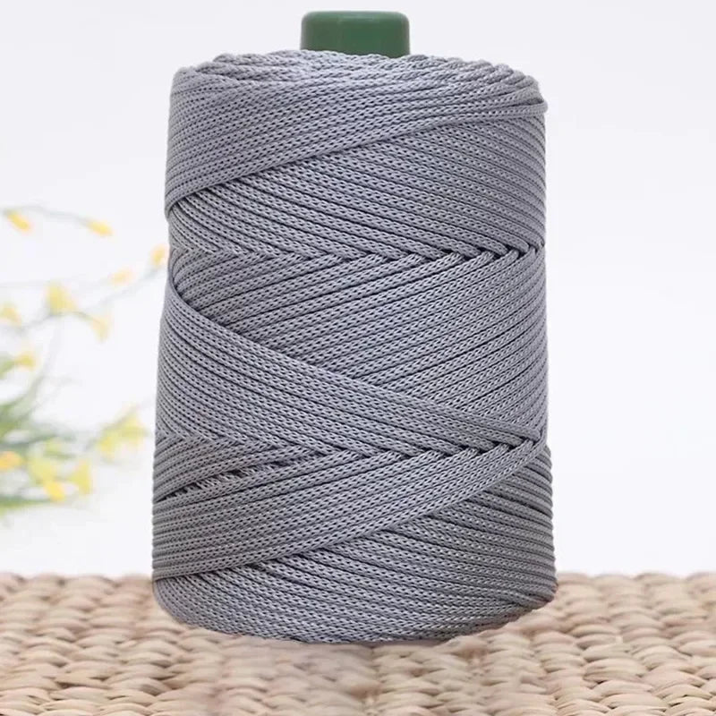 Spule graues 3mm Eisseil-Crochet-Faden zum DIY-Basteln auf einem gewebten Matten.