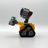 Set de bloques de construcción de robot mini de película clásico con cuerpo amarillo y componentes gris oscuro y rojo.