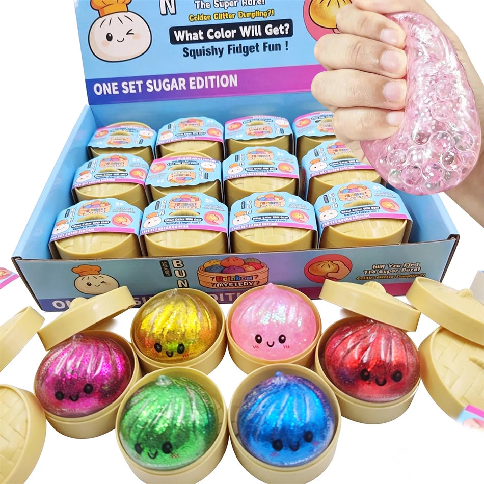 Set von glitzernden Dumpling-Squishy-Fidget-Spielzeugen in verschiedenen Farben und Formen in einer Box.
