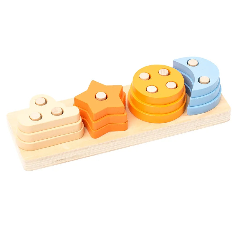 Un ensemble de blocs de construction Montessori en bois, orange et bleu, empilés et formés pour l'apprentissage précoce.