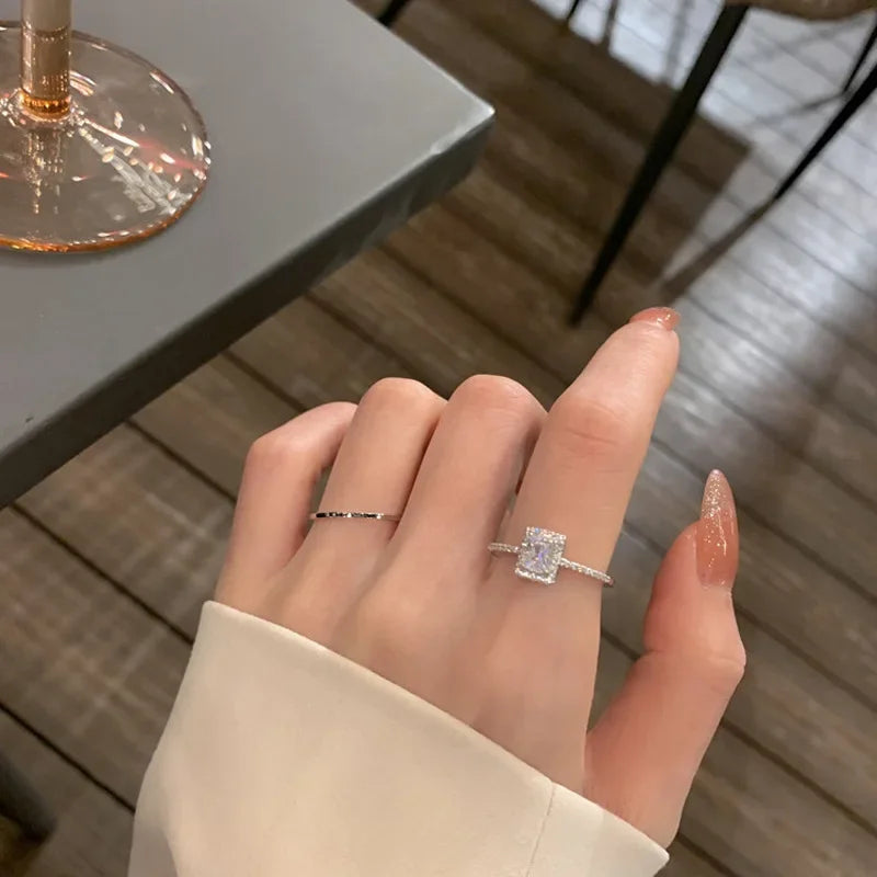 Bague géométrique classique en zircon avec bande ajustable ouverte
