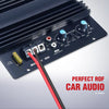 Dunkles elektronisches Modul mit Bedienelementen und einem roten Kabel, für Car-Audio konzipiert.