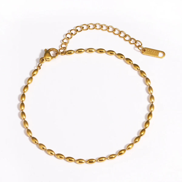 Bracelet maillons en acier inoxydable plaqué or avec fermoir, présenté sur fond blanc.
