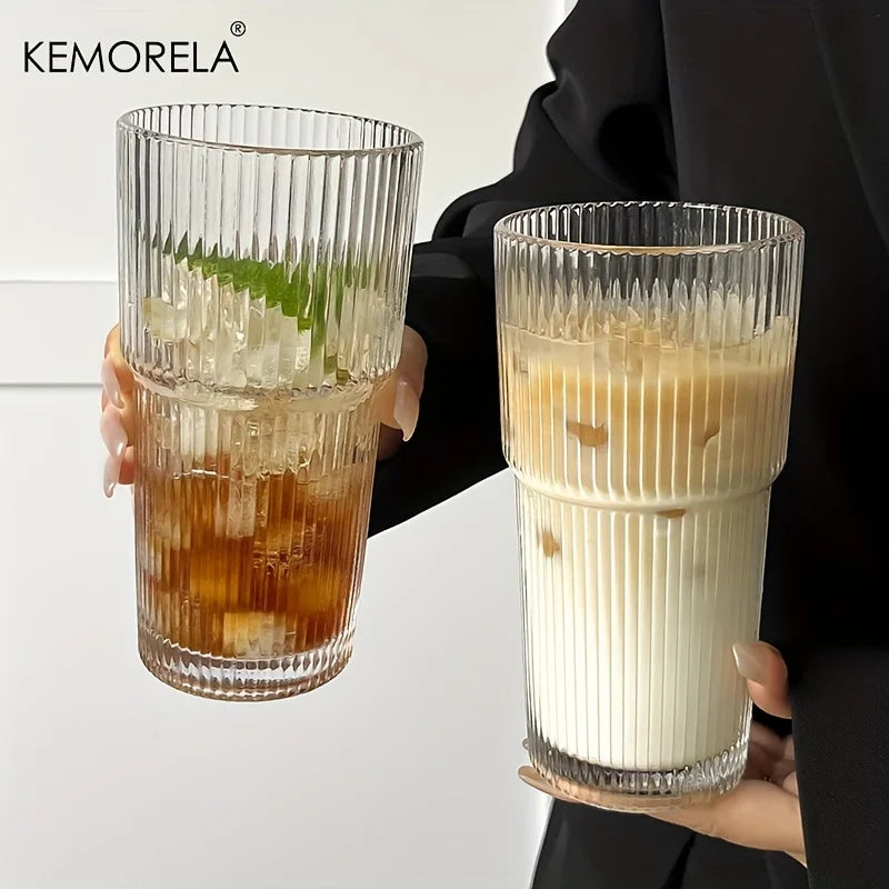 Tumbler en verre rayé de 600 ml avec couvercle